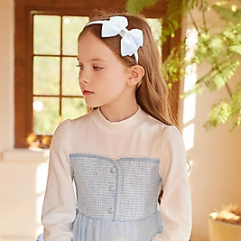 Beyaz Fiyonk Detaylı Esnek Saten Taç – Şık ve Rahat Saç Aksesuarı