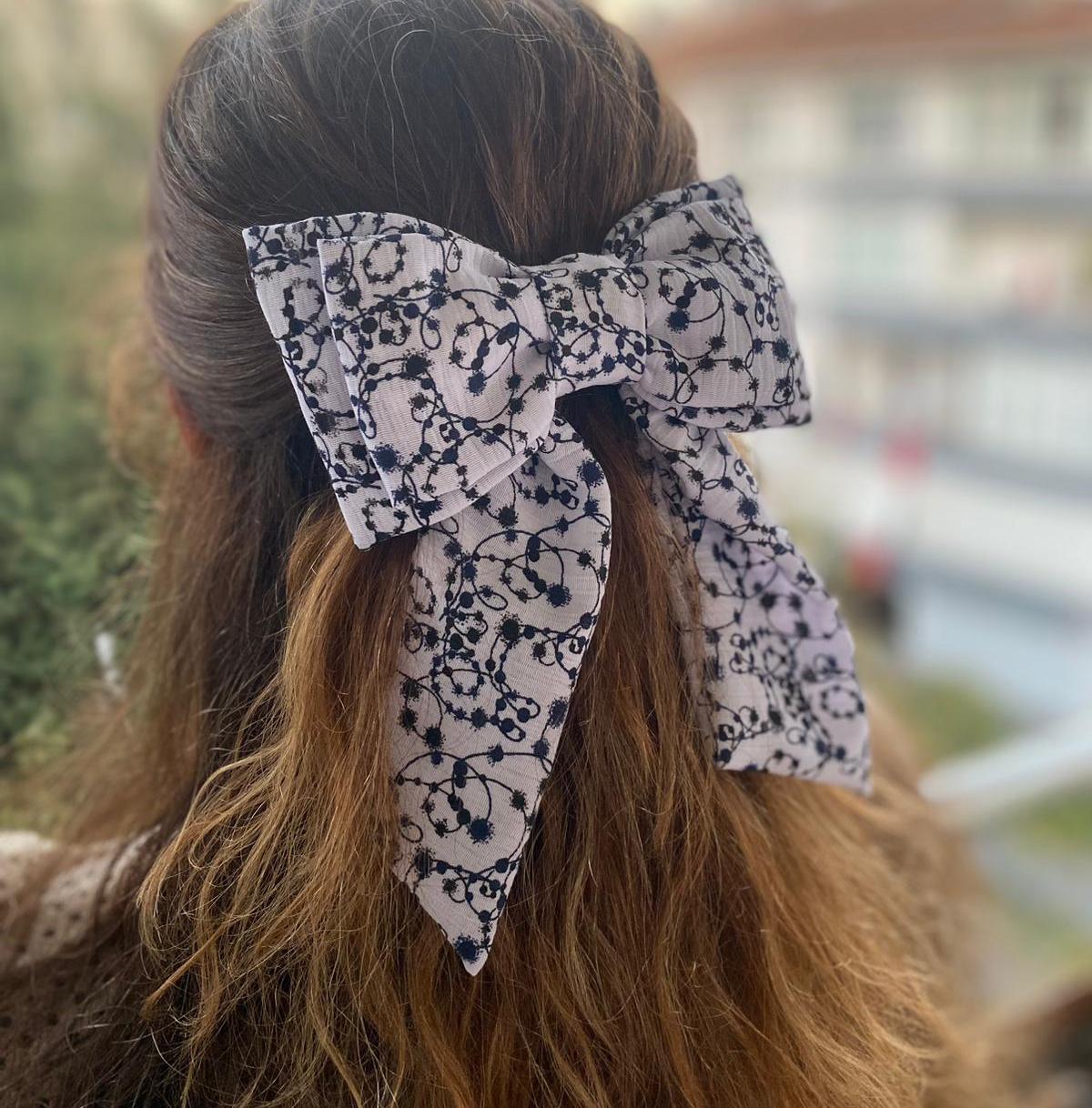 Beyaz Handmade Etnik Uzun Kuyruklu Büyük Boy Otomatik Fiyonk Toka