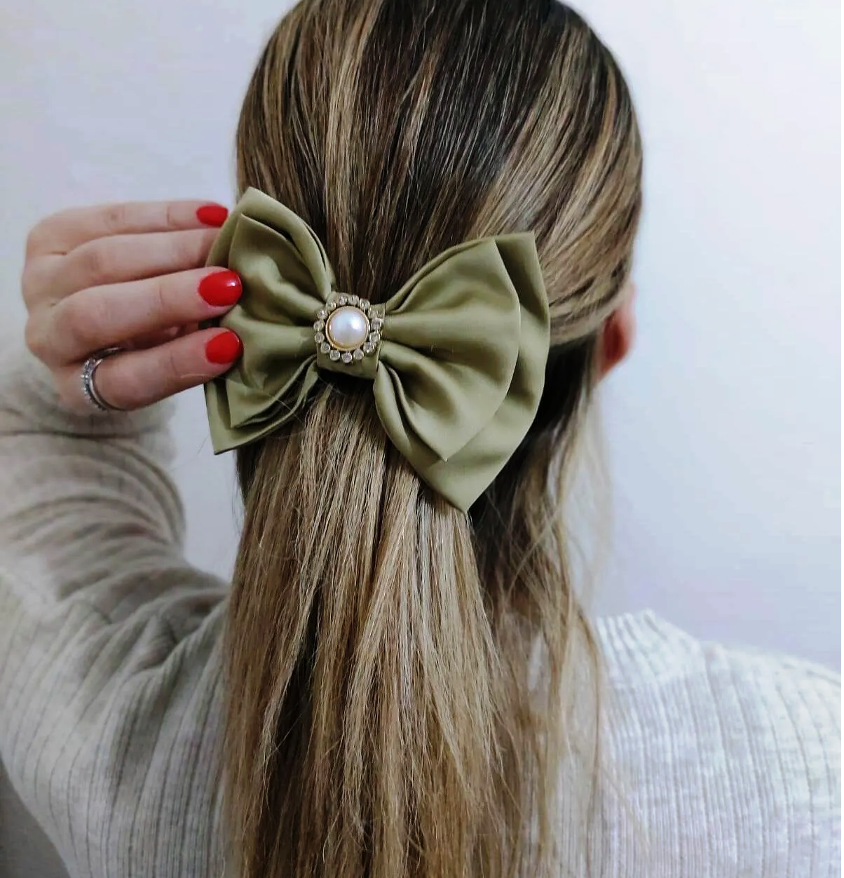 Zeytin Yeşili Saten Taşlı Abiye Lüx Kadın Fiyonk Toka