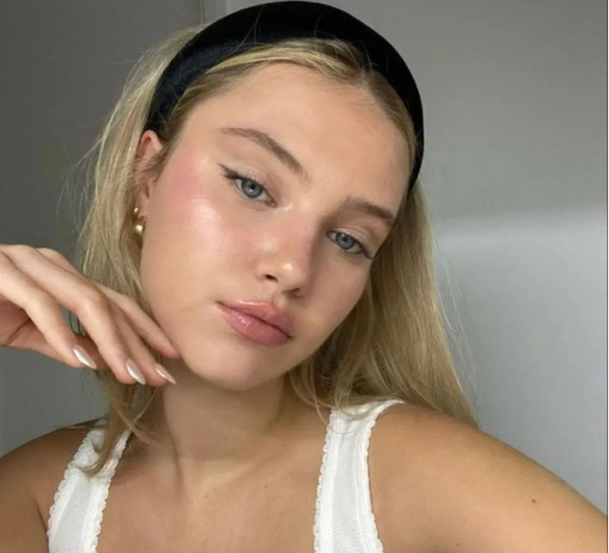 Siyah Kadife Süngerli Taç