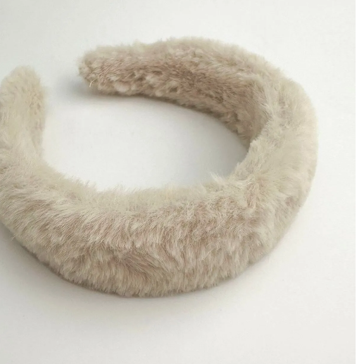 Ekru Peluş Taç - 3 Cm