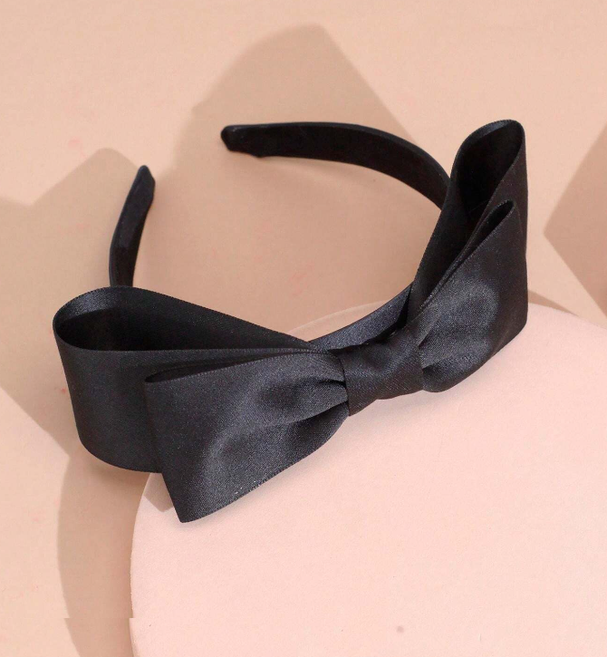 Siyah Geniş Fiyonklu  Saten Taç