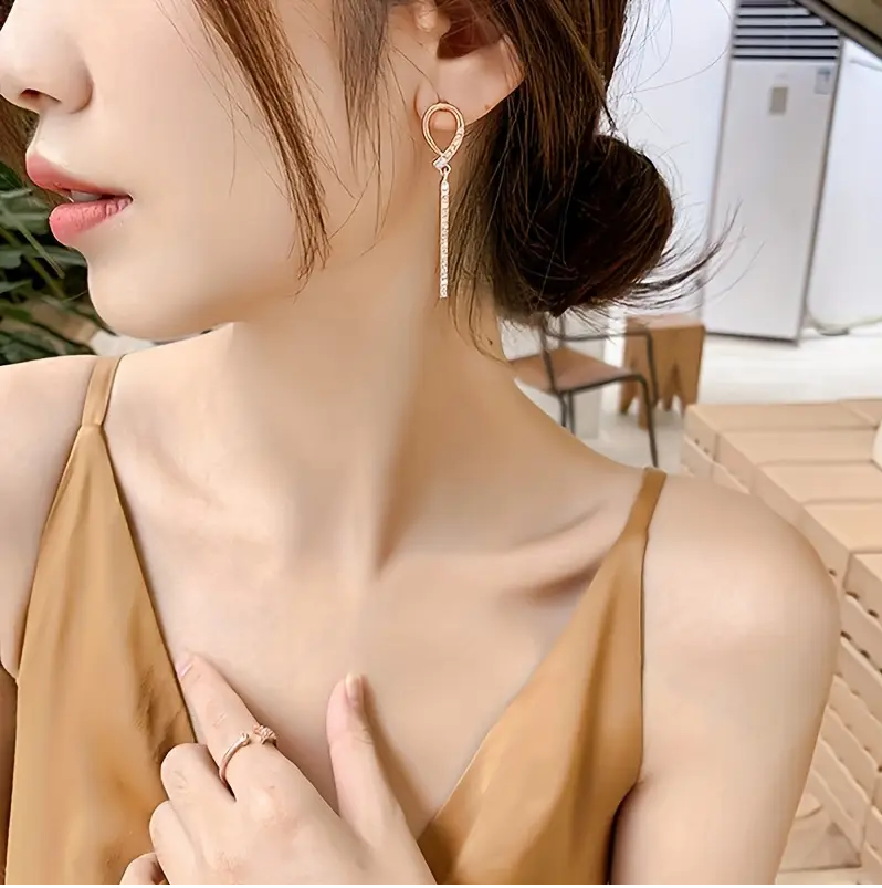 Kore Tarzı Lüks Zirkon Taşlı Uzun Sallantılı Küpe