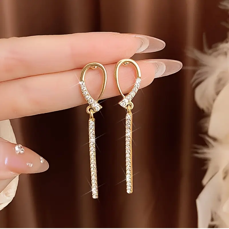 Kore Tarzı Lüks Zirkon Taşlı Uzun Sallantılı Küpe