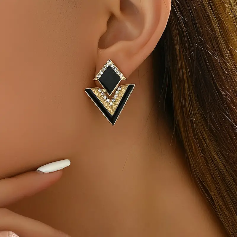 Klasik ve Zarif Tasarım Zirkon Taşlı Siyah ve Gold Kadın Küpe