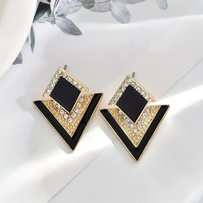 Klasik ve Zarif Tasarım Zirkon Taşlı Siyah ve Gold Kadın Küpe