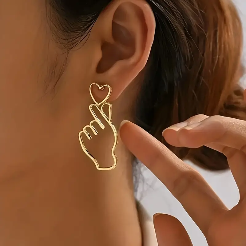 Gold Parmak ve Kalp Sallantılı Küpe